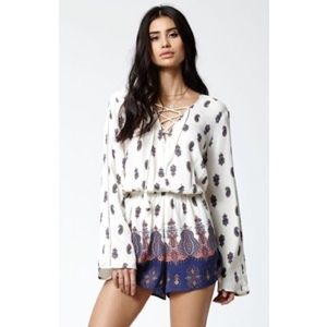 NWT KENDALL X KYLIE LONG SLEEVE LACE UP ROMPER